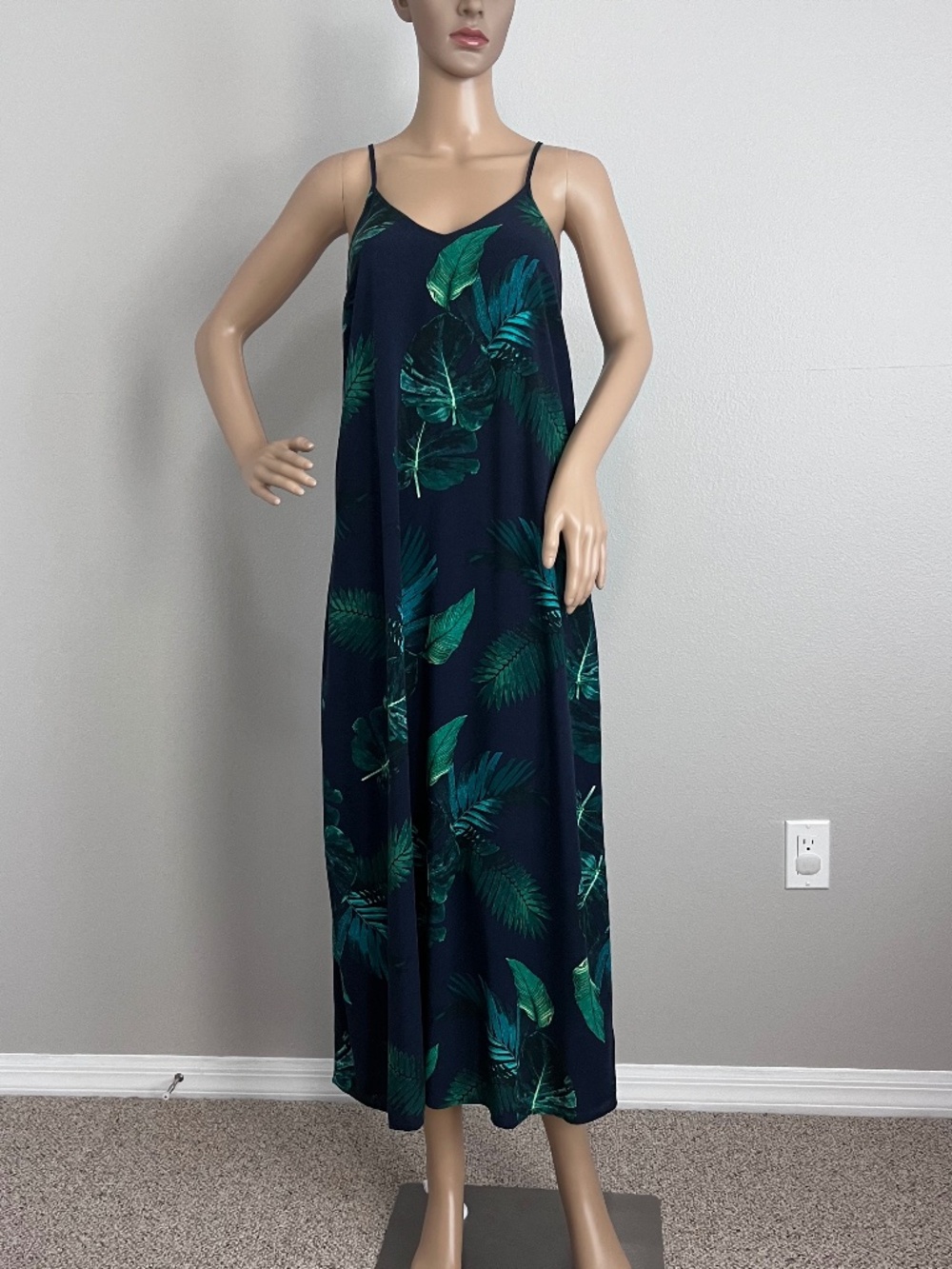 Old Navy Tropical Leaf Print Maxi Dress size S - Picture 2 of 8